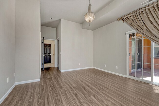 Foto del edificio - About This Property