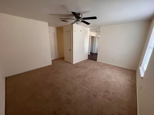 Building Photo - AVAILABLE NOW!