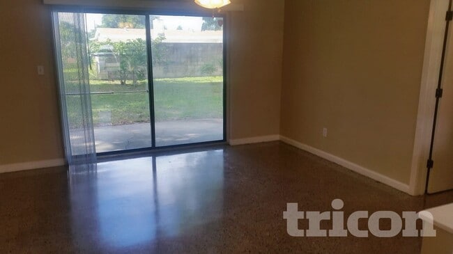 Building Photo - 1122 Ibsen Ave