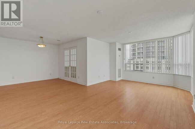Building Photo - 25 Kingsbridge Garden Cir