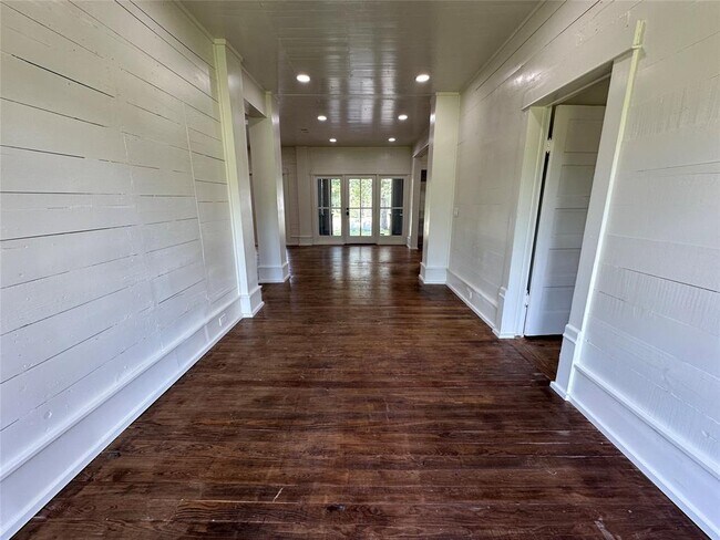 Building Photo - 850 FM 1456 Rd