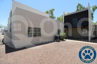 Building Photo - 2807 E Paradise Ln
