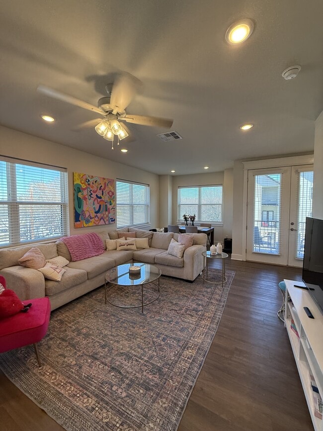 Foto del edificio - 707 Whitham Ave