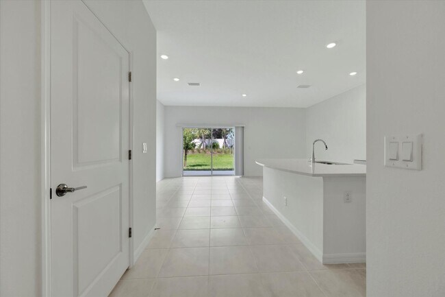 Foto del edificio - New - Never Lived In Townhome - Lakewood R...