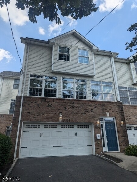 Primary Photo - 200 Burnet Ave