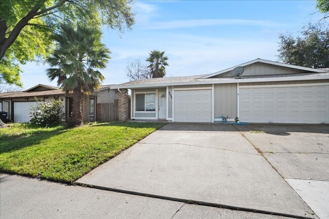 Building Photo - 4006-4008 Tricia Way