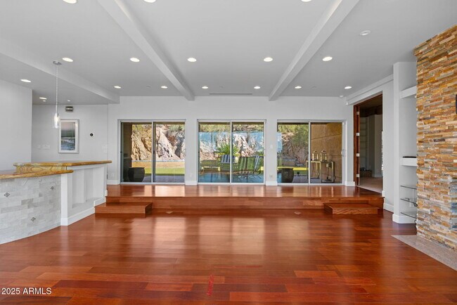 Foto del edificio - 4820 E Cottontail Run Rd