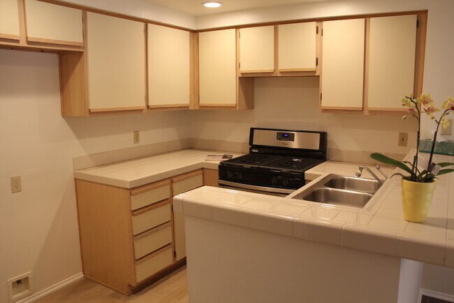 Foto del edificio - 4240 Lost Hills Rd