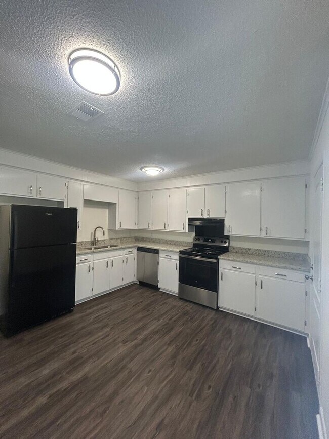 Foto del edificio - 4BR Home Minutes from Downtown & Fort Jackson
