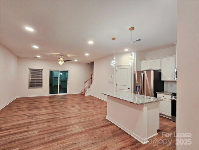 Foto del edificio - 2744 Yeager Dr NW