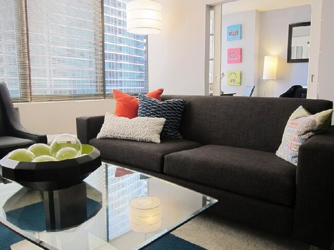 Foto del edificio - 329 E Ontario St