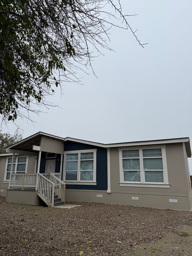 Building Photo - 819 Dianne Dr