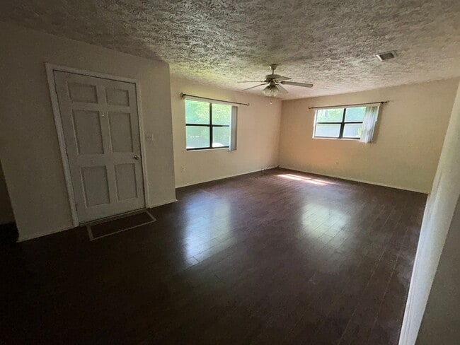 Building Photo - 58 Trisha Ln