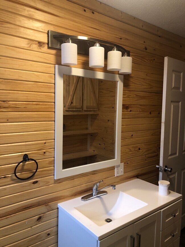 Building Photo - 407 Hell Creek Rd