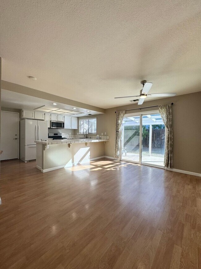 Foto del edificio - Beautiful home in Parkwood Estates