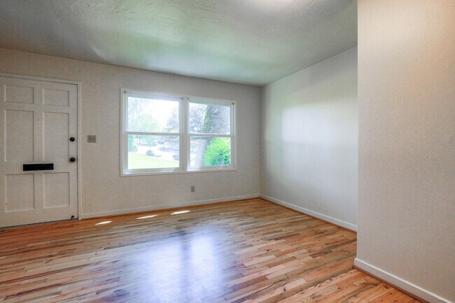 Foto del edificio - Classic Mid-Century 1-Bedroom Townhouse!