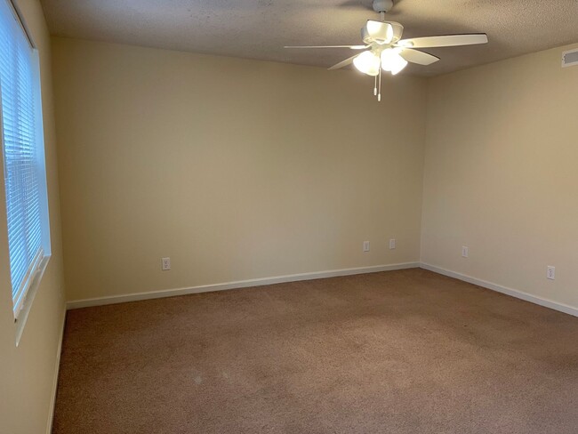 Building Photo - Move In Ready! $1195.00/month