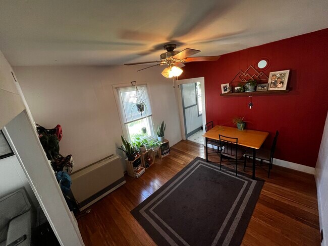 Comedor - 83 Hayward St