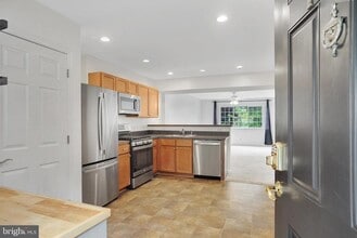 Building Photo - 1309 N Van Dorn St
