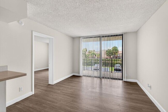 Foto del edificio - Move-In Ready Rental Near Tanger Outlets!