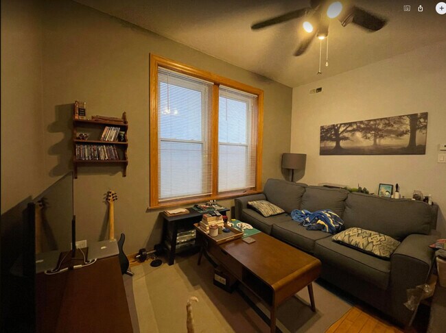 Foto del edificio - 2152 W Division St