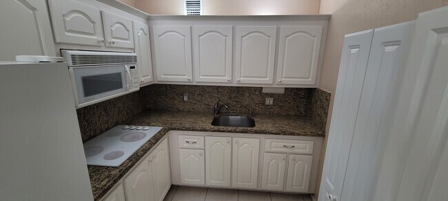 Kitchen - 13455 SW 9th Ct