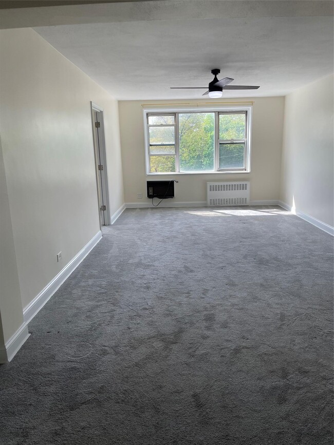 Foto del edificio - 6300 Riverdale Ave