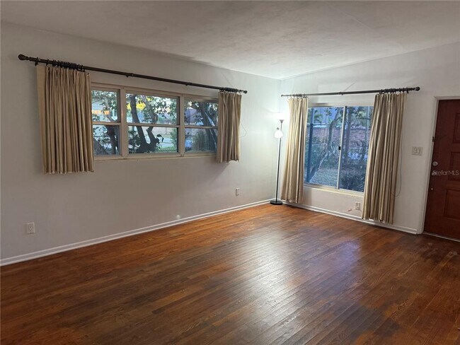 Foto del edificio - 2428 E Pershing Ave