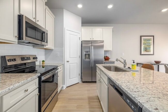 Interior Photo - Mintworth Commons