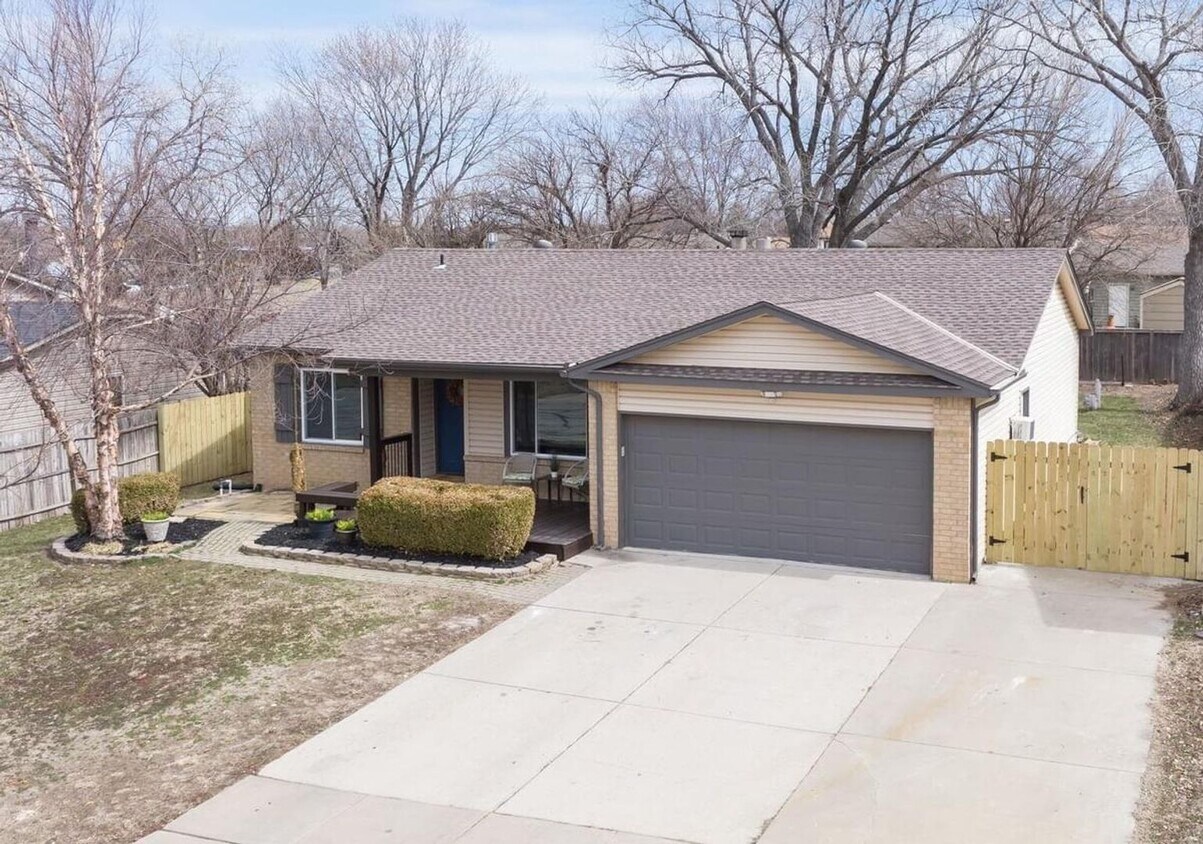 Large Home In NE Wichita - Close to NE YMCA - Large Home In NE Wichita -  Close to NE YMCA