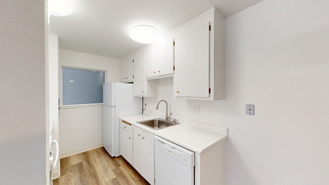 Foto del edificio - 495 Ignacio Blvd
