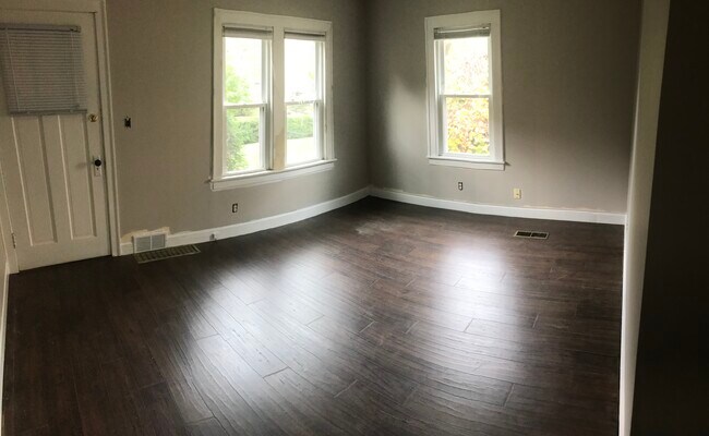 Foto del edificio - 2929 Natchez Ave S