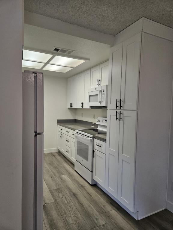 Foto del edificio - 426 Cherry Ln