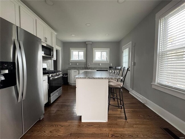 Building Photo - 729 Luckystone Ave