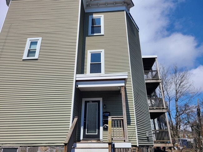 Building Photo - 27 Buttonwood St