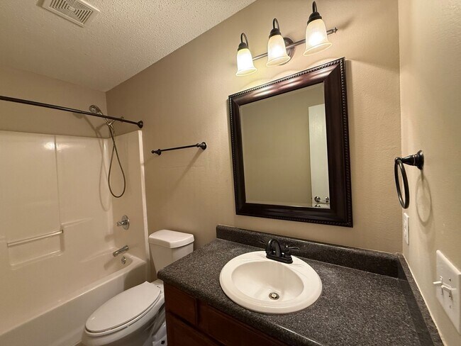 Foto del edificio - Collinsville 3 Bedroom 2 Bathroom