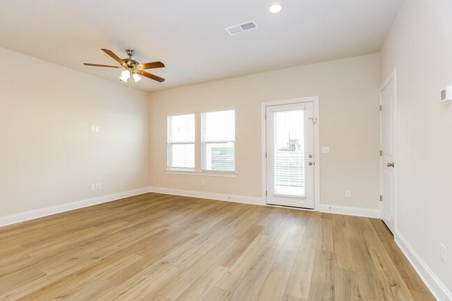 Building Photo - 1725 Tahoma Dr