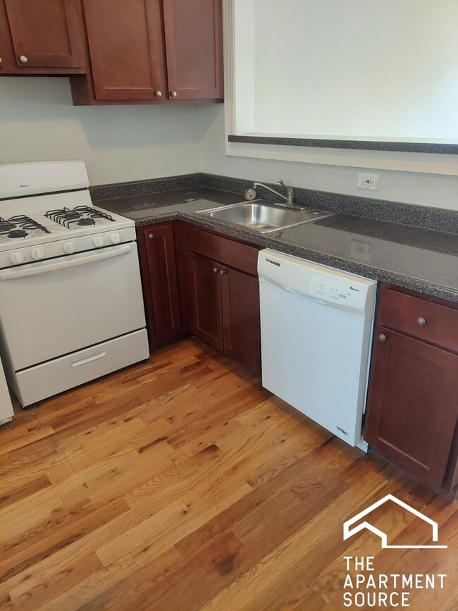 Building Photo - 4419 N Wolcott Ave