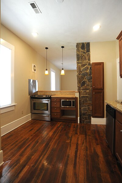 Foto del edificio - 623 Mountain Ave SW