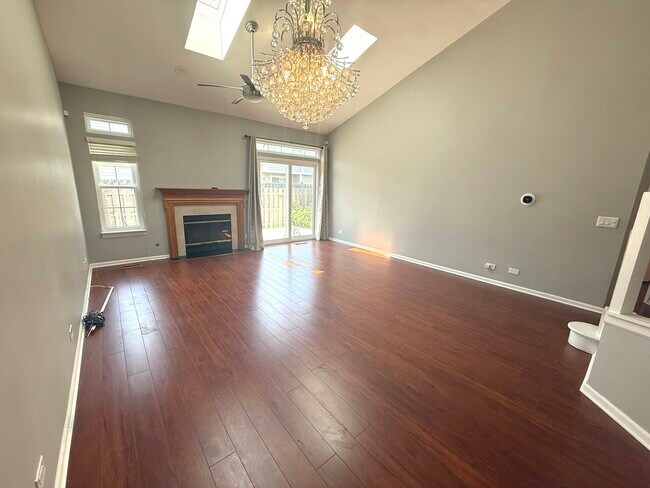 Foto del edificio - 230 Woodstone Cir