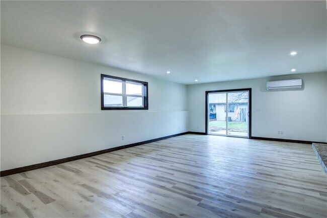 Living room - 51081 Hillside Rd