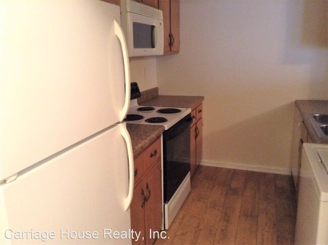 Building Photo - 2 br, 2.5 bath House - 1144 Barnett Shoals Rd