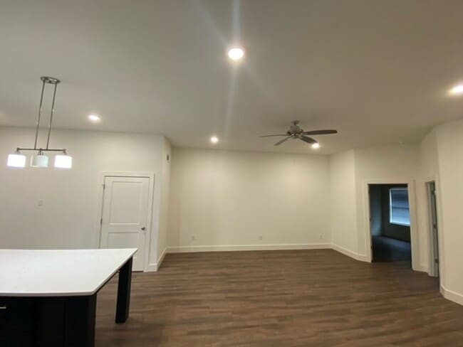 Building Photo - Modern 3-Bedroom, 2-Bathroom Duplex in Pri...
