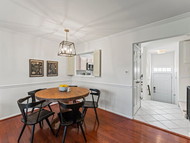 Foto del edificio - 8638 Dellway Ln