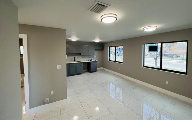 Building Photo - 1704 NW 69th Ter