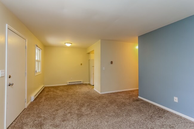 Building Photo - 550 E Cass St