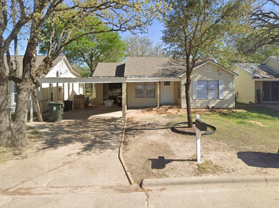 Primary Photo - 715 Lawrence St