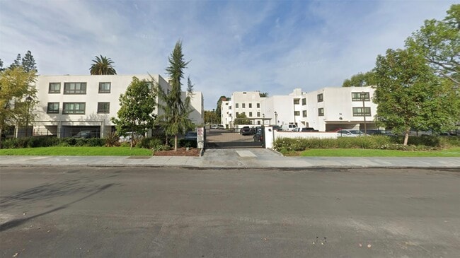 Building Photo - 34 St James Park W