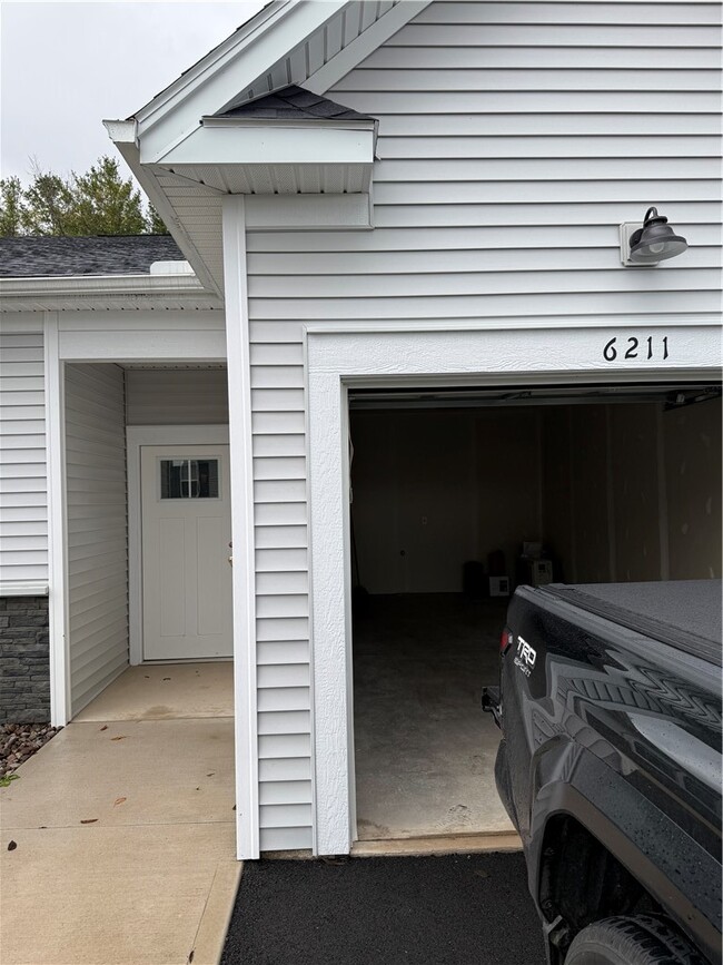 Foto del edificio - 6217 Blossom Ridge Cir