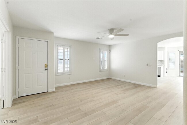 Building Photo - 10950 Crispinio St